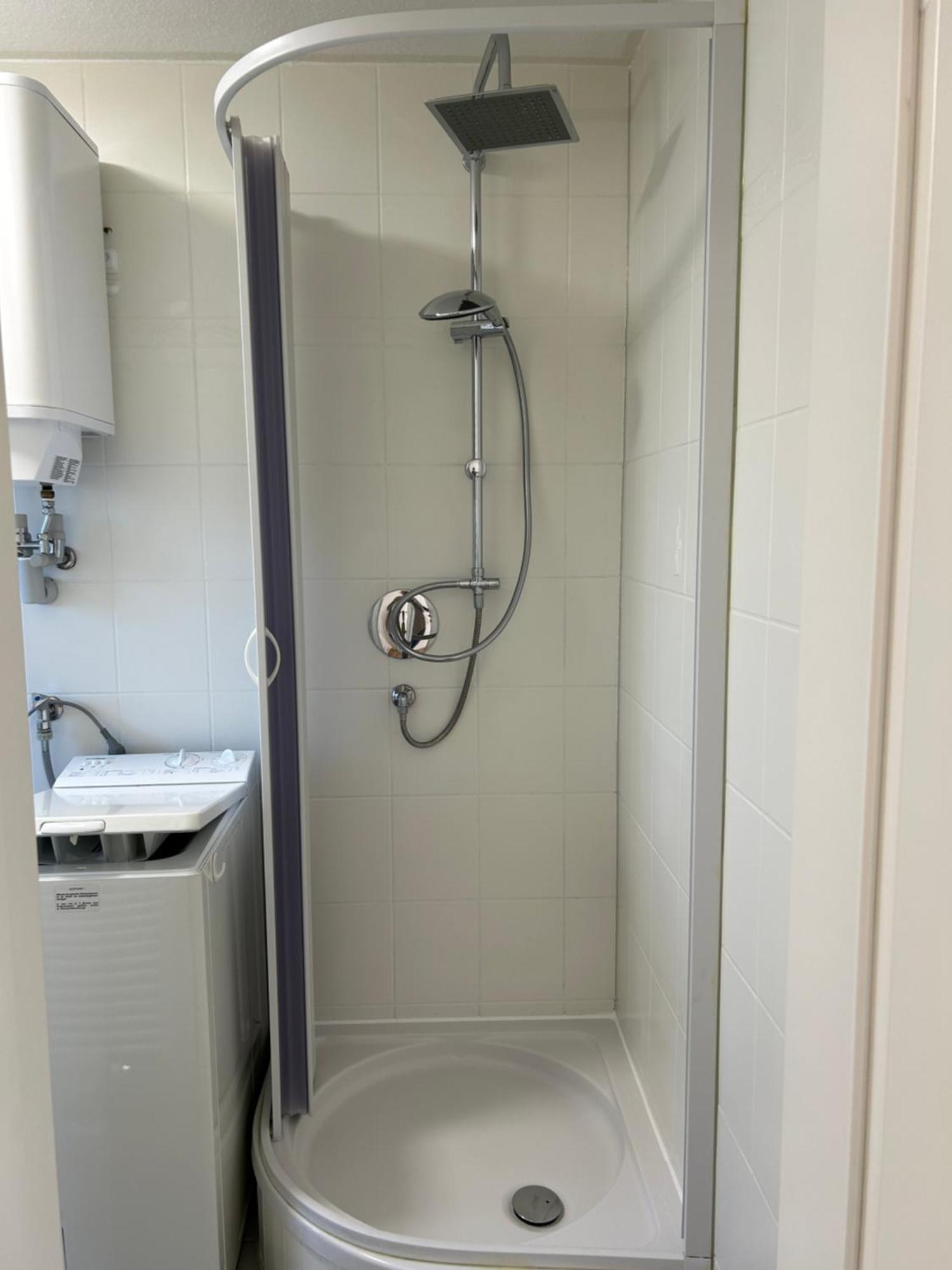 Schoene 1-zimmer Am Bahnhof 2 Parkplaetze Apartment *